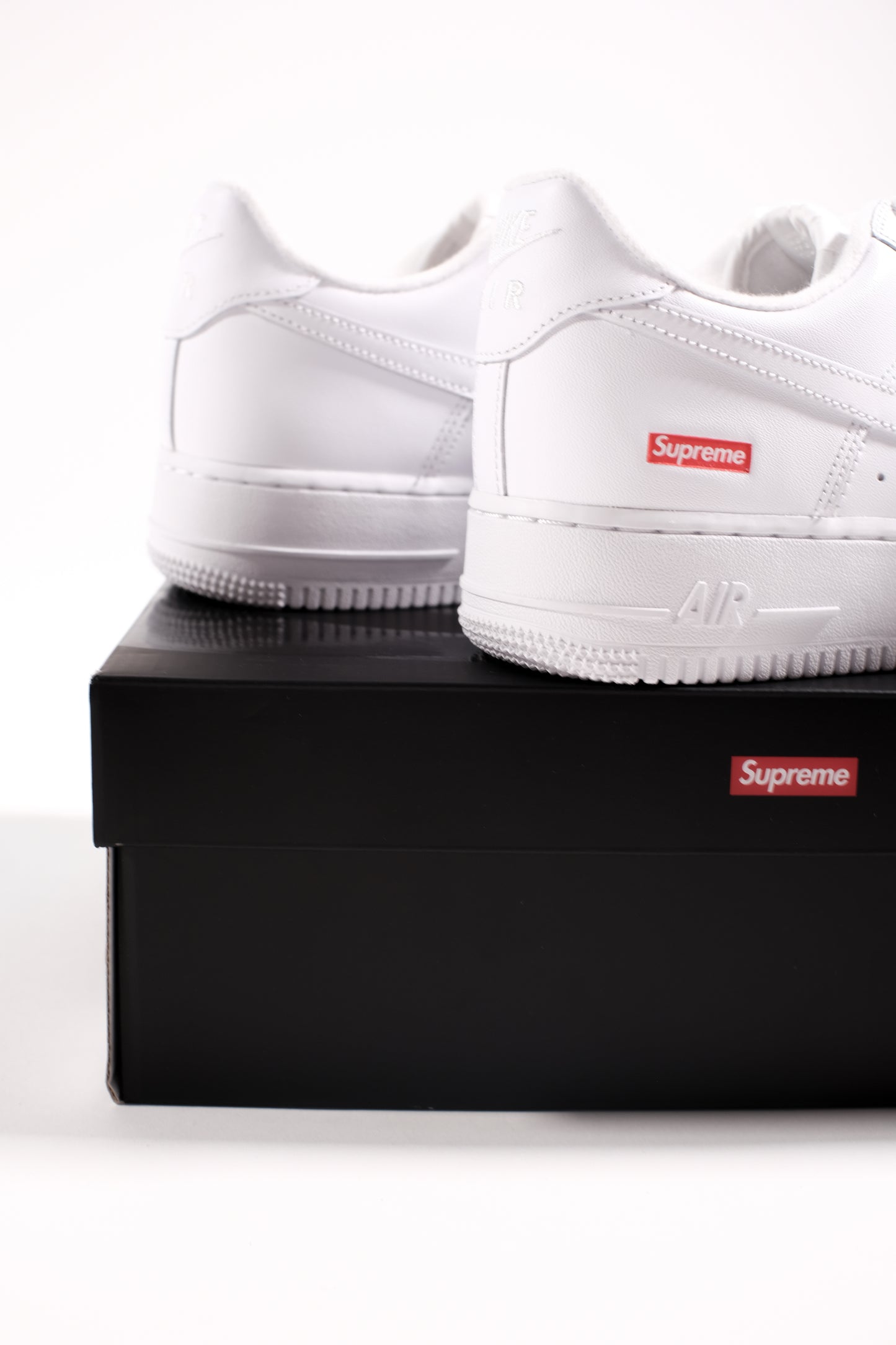 Nike Air Force 1 Low Supreme White