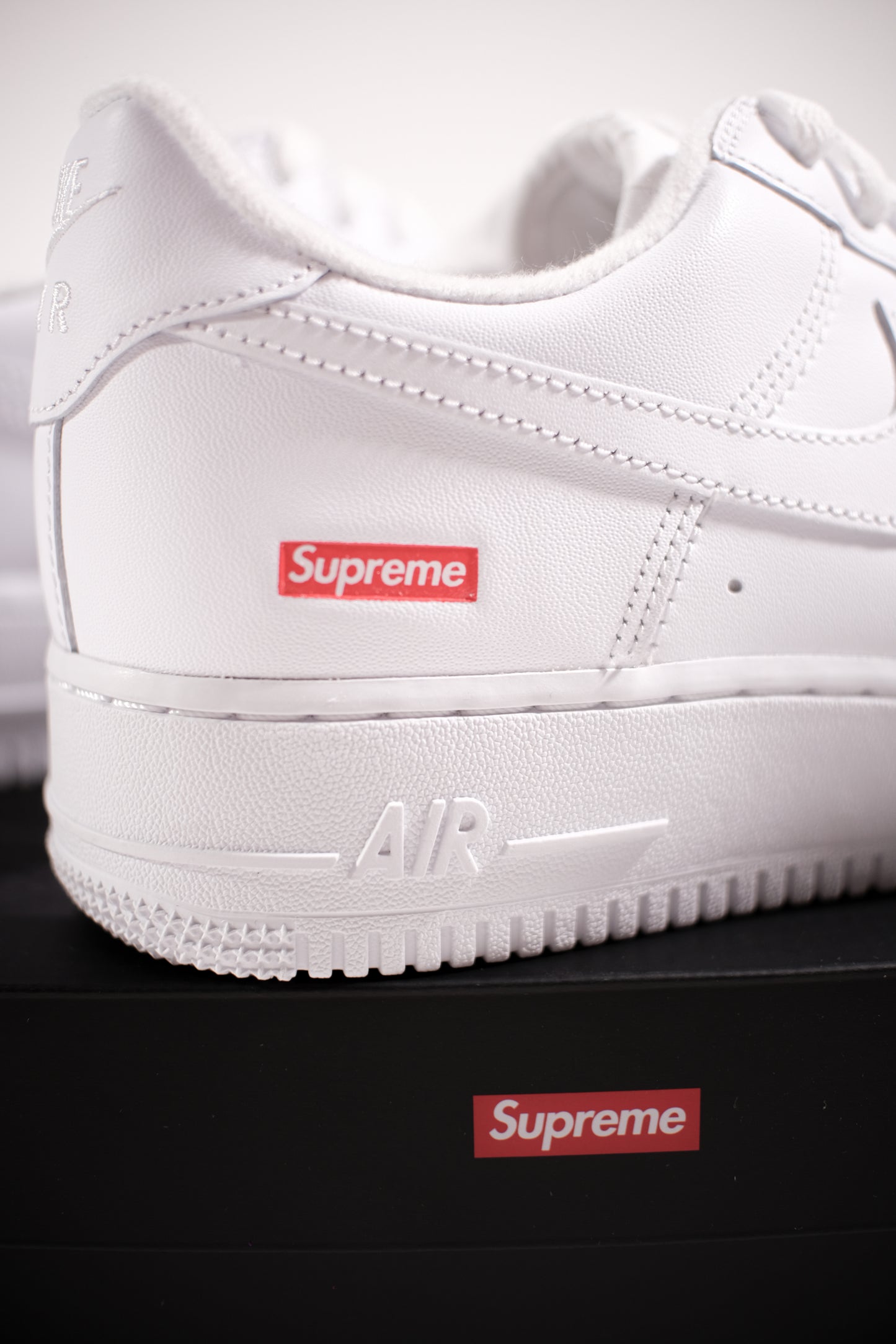 Nike Air Force 1 Low Supreme White