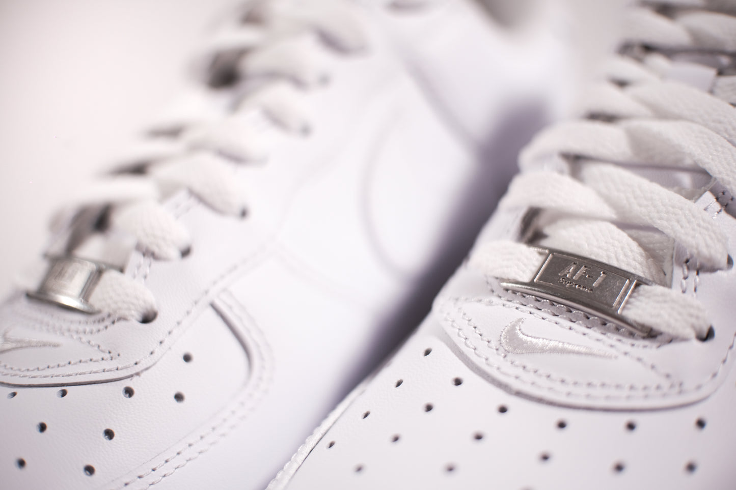 Nike Air Force 1 Low Supreme White