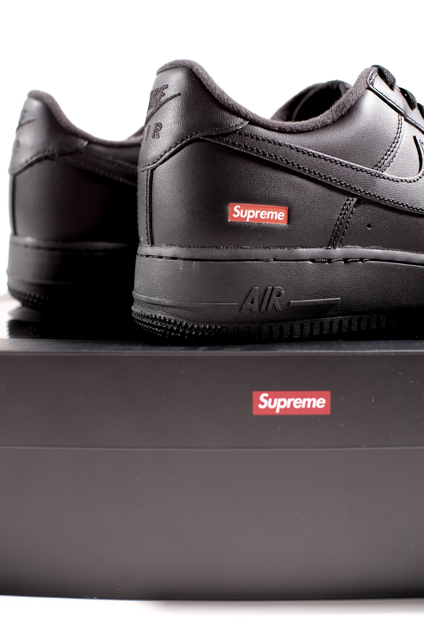 Nike Air Force 1 Low Supreme Negro