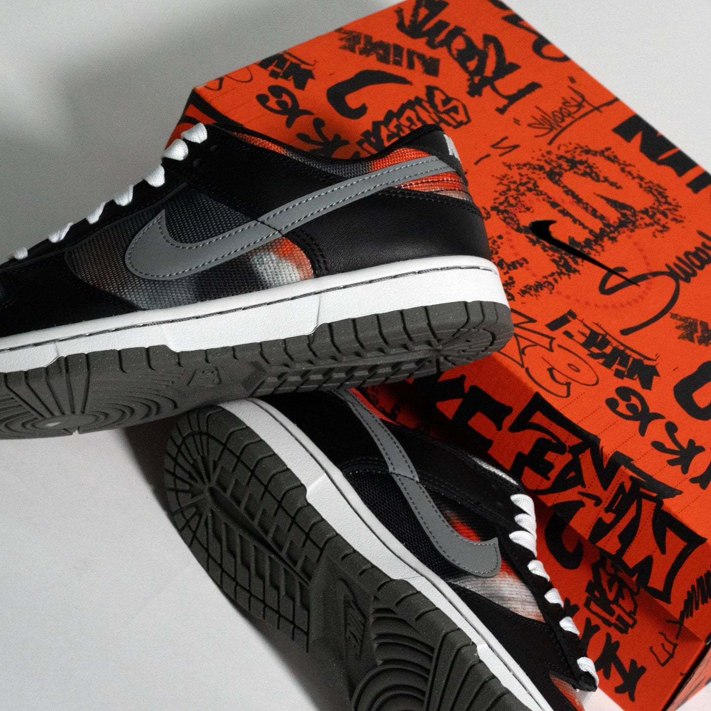 Nike Dunk Low Graffiti Black Red
