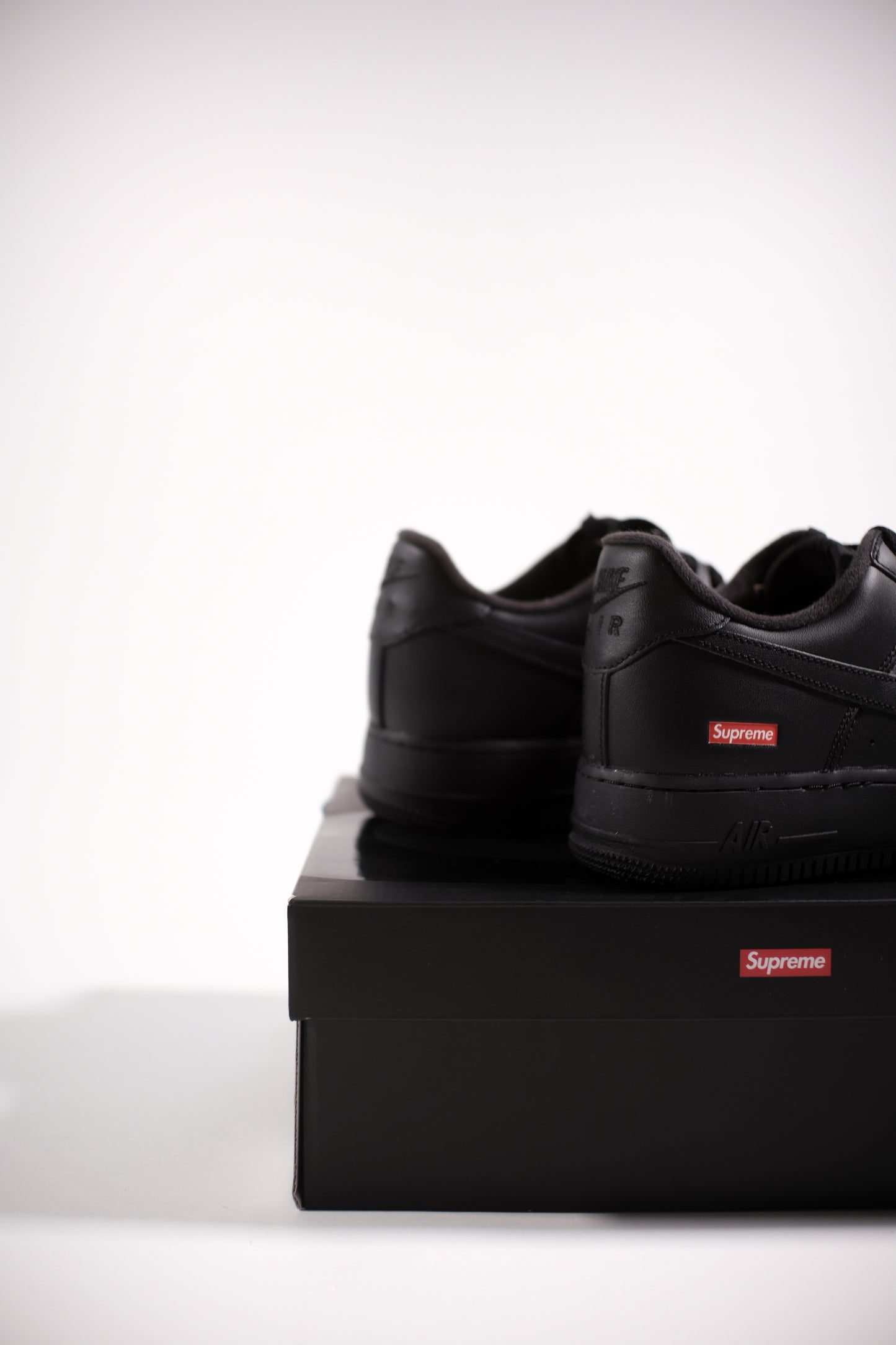 Nike Air Force 1 Low Supreme Negro
