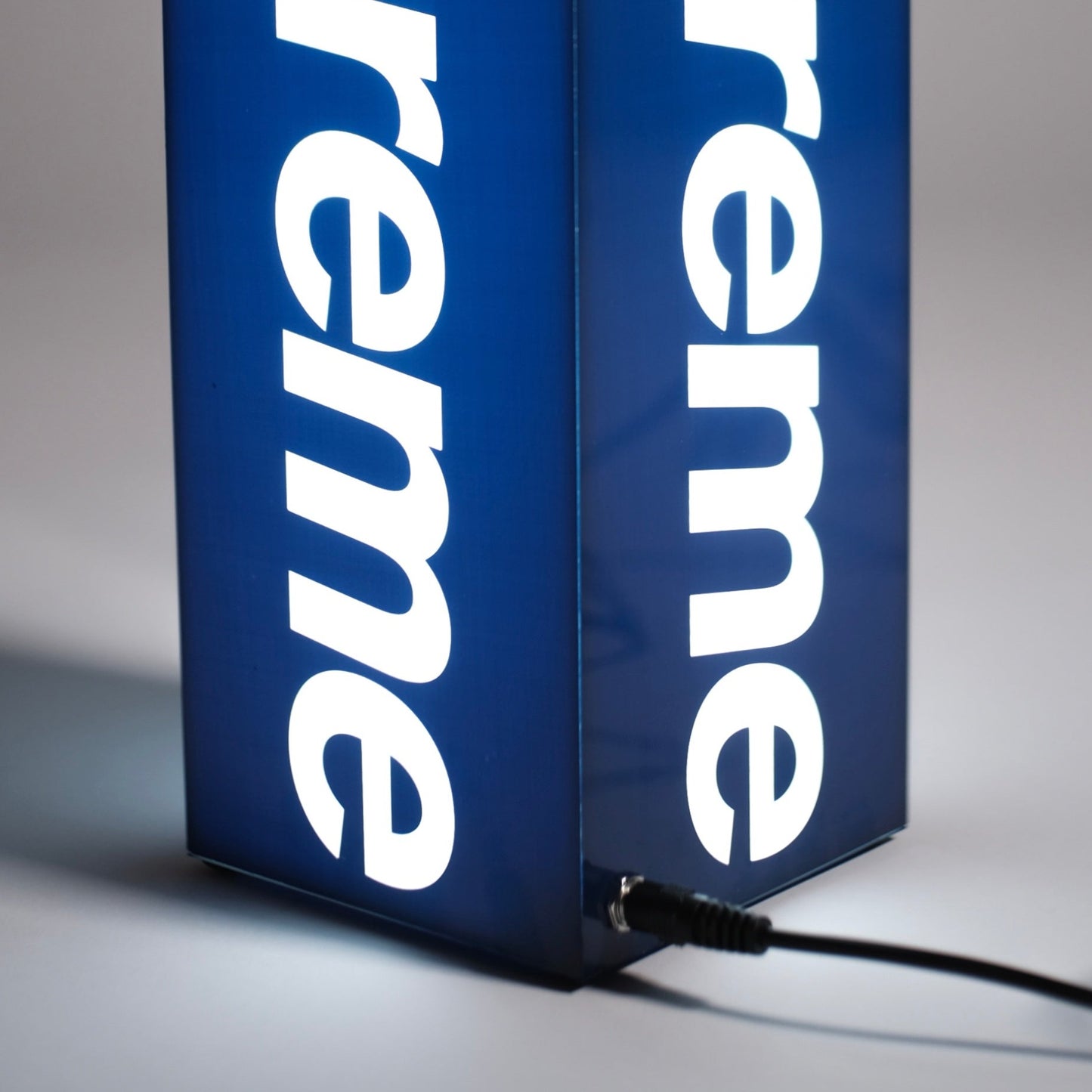 Supreme Box Logo Lamp Azul
